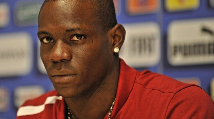 Rebel Balotelli dosáhl snížení trestu. Nedělní zápas ale nestihne