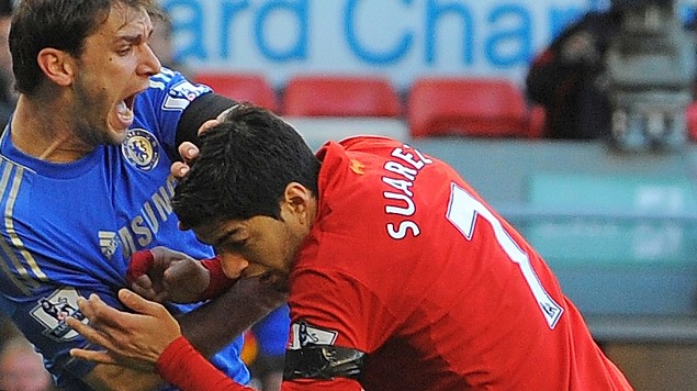 Suarez nejdříve pokousal soupeře, pak zajistil remízu