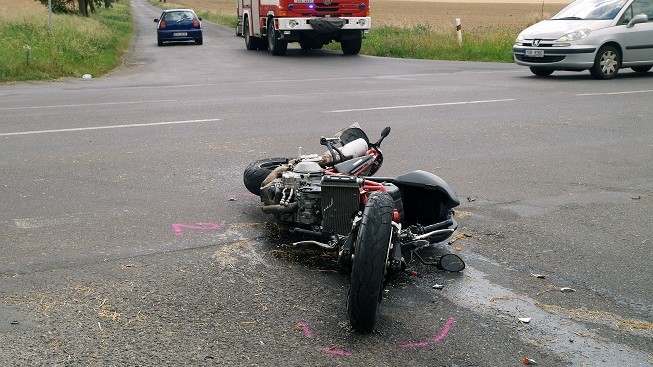 Mladý motorkář zahynul v Brně po srážce s autem
