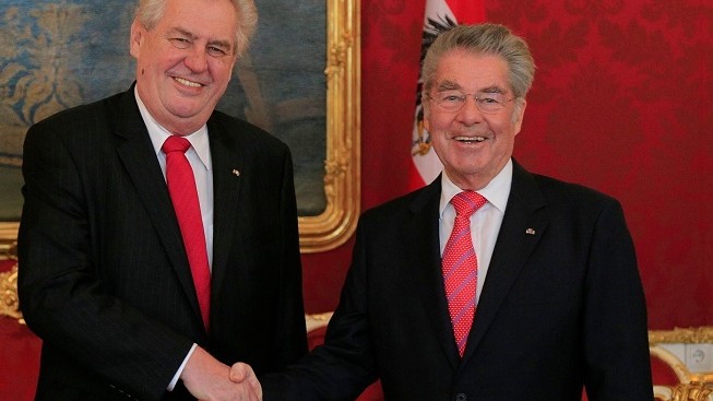 Rozpad koalice? Cesta prezidenta do Vídně vyhrotila konflikt o obsazení velvyslanectví