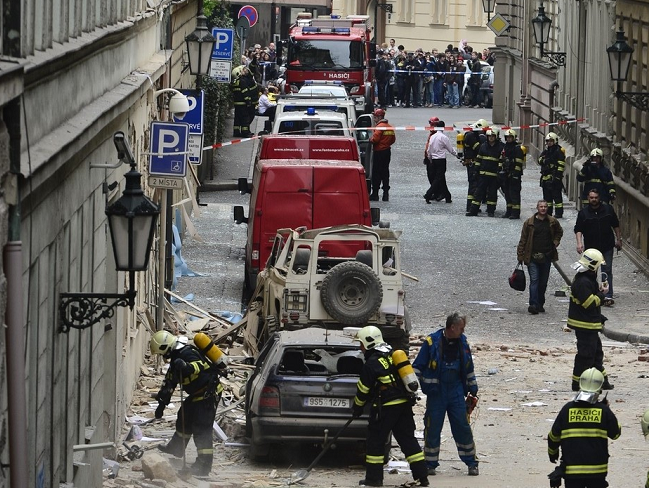 FOTOREPORTÁŽ: První minuty po výbuchu v centru Prahy