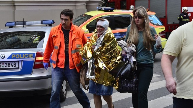 Mohutná exploze u Národního divadla! Centrem Prahy otřásl výbuch plynu