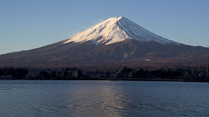 Japonsko na horu Fudži nainstalovalo bránu, má pomoci omezit počet lezců