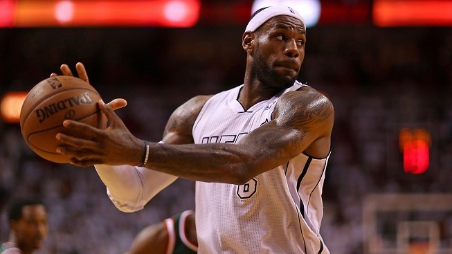 Velkorysý obr: LeBron James věnuje škole milion dolarů na opravu tělocvičny