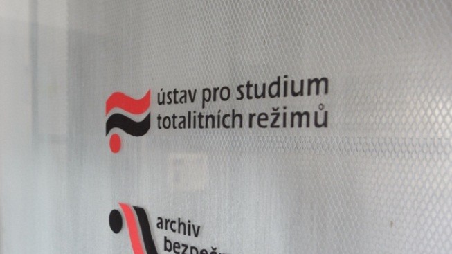 Šéfem ÚSTR chtějí být Hazdra, Meca, Světnička, Portman, Blaiveová