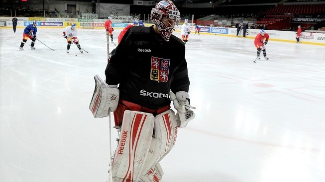 Pavelec naplno trénuje. Proti Švýcarsku bude ale chytat Salák
