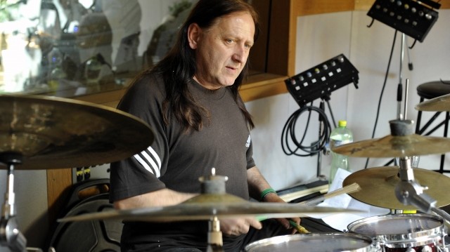 Přátelé se naposledy rozloučili s bubeníkem Peroutkou (†49)