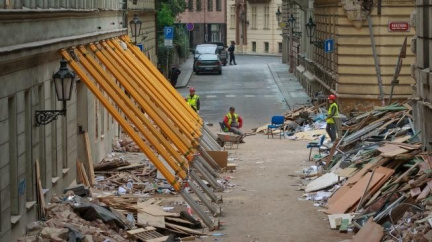 Aktualizováno: Plyn v Divadelní ulici unikal pod chodníkem, zjistili kriminalisté