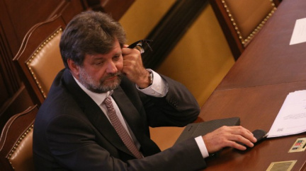 Kubiceho syn prý zmlátil muže. A oháněl se tátou