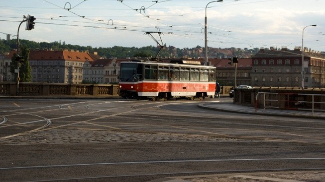 "Hranaté" tramvaje KT8D5 do pražských ulic už nevyjedou. Po 27 letech končí