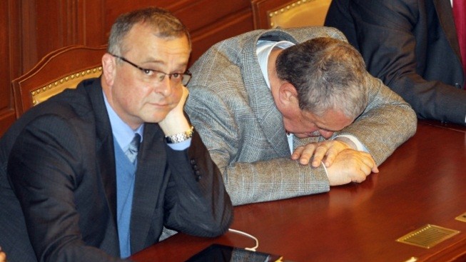 TOP 09 svolá na dnešek předsednictvo, Kalousek odmítá jednání s ČSSD