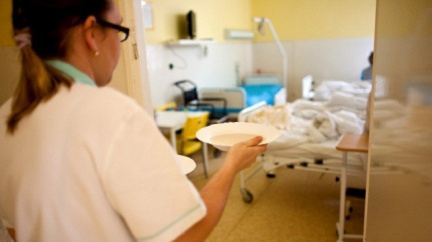 Policie na Děčínsku vyšetřuje sestru kvůli podezřelému úmrtí pacientky