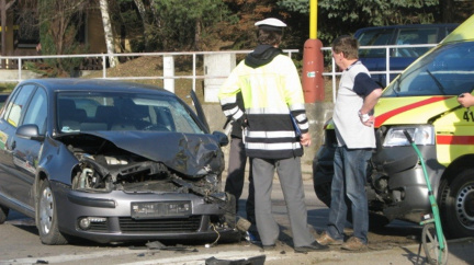Žena na Frýdecko-Místecku nepřežila náraz osobního auta. Zemřela na přechodu