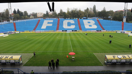 Ostravský primátor ani jeho náměstek neodstoupí kvůli koupi předluženého stadionu