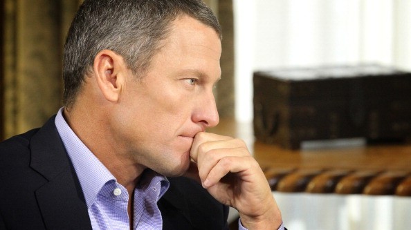 Armstrong musí prozradit detaily o dopingu, nařídil soud