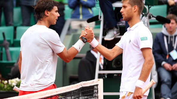 Slovák Kližan potrápil Nadala. Rafa znovu prohrál první set, ale postoupil