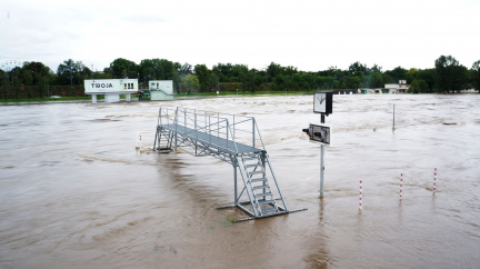 Voda zatopila slalomářskou trať i loděnici v pražské Troji