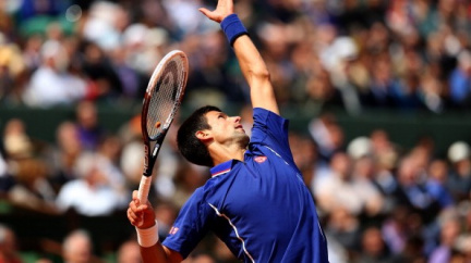 Aktualizováno: Djokovič zdolal další překážku a v Paříži postoupil do čtvrtfinále