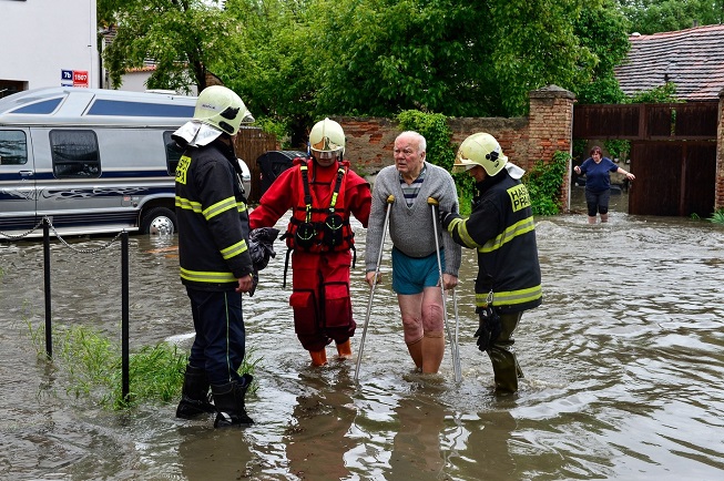 Vys*ali se na nás, jen to tam napište. Vyšli jsme mezi zaplavené lidi