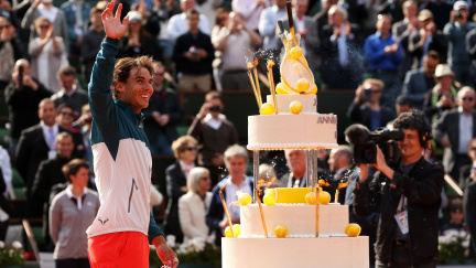 Dojemné chvíle na French Open: Antukový král oslavil narozeniny přímo na kurtu!