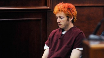 Střelec Holmes se podle soudu může hájit svou nepříčetností