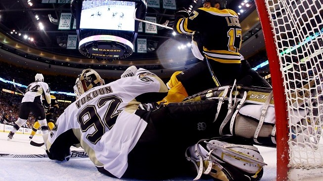 Hokejisté Bostonu kráčejí do finále. Nad Tučňáky vedou už 3:0