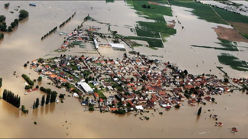 Bez elektřiny jsou dál tisíce lidí, nejhorší je situace na severu