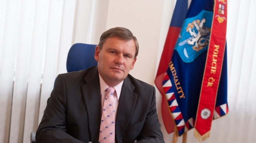 Exšéf protikorupční policie vyzradil tajnou informaci. Přijde tak o část platu