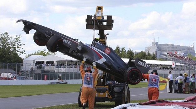 Tragédie na F1: Jeřáb usmrtil traťového komisaře (†38)