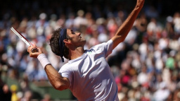 Federer chce na trávě zapomenout na bolestnou porážku z Paříže