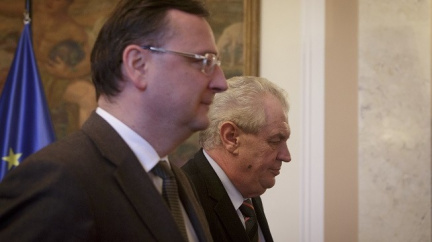 Zeman přijal Nečase v Lánech. Premiér podá demisi v šest