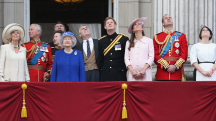 Alžběta II. oslavila narozeniny, Kate byla naposledy před porodem na veřejnosti