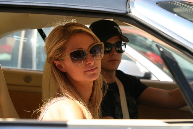 Šest podob skandalistky Paris Hilton. Která se vám líbí nejvíc?