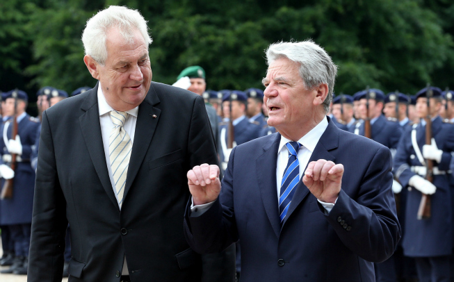 Zeman v Berlíně opět rýpal do novinářů