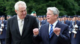 Zeman v Berlíně opět rýpal do novinářů