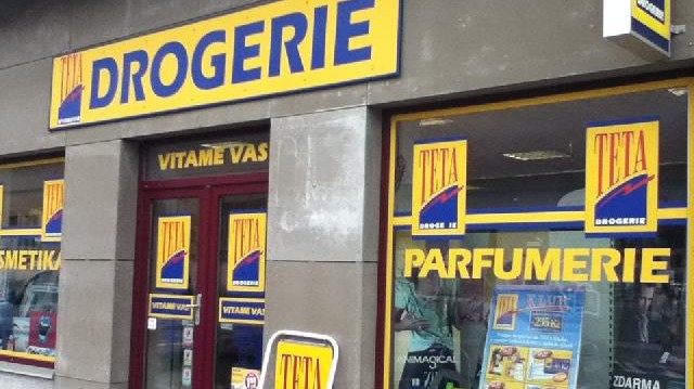 Prodavačky hromadně opouštějí řetězec drogerií. Vyhrožují jim manažeři?