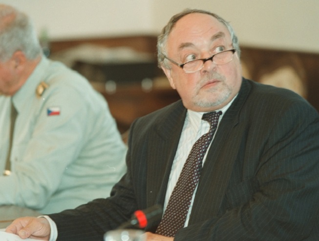 Bývalá Zemanova pravá ruka: Nečas je hochštapler. Topolánek měl aspoň velkou hubu