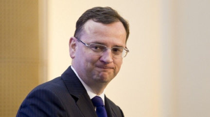 Premiér Rusnok kritizuje extrémní odměny, které rozdělila Nečasova vláda