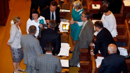 O rozpuštění Sněmovny se bude hlasovat asi až přespříští úterý