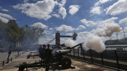 Narození budoucího krále: Británie vypálila 62 dělových salv