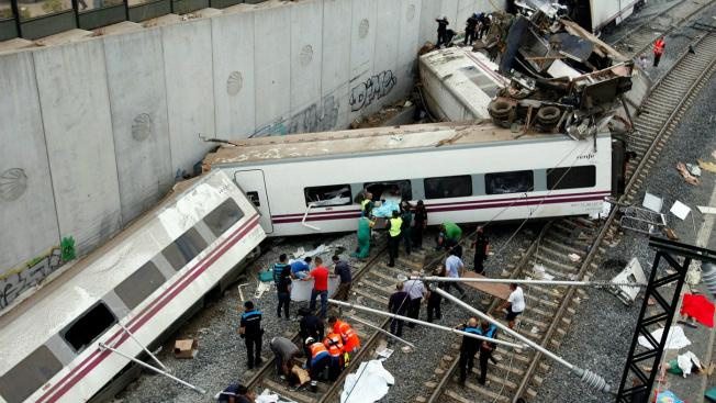 Strojvedoucí po nehodě: Doufám, že nebudou mrtví, protože bych je měl na svědomí
