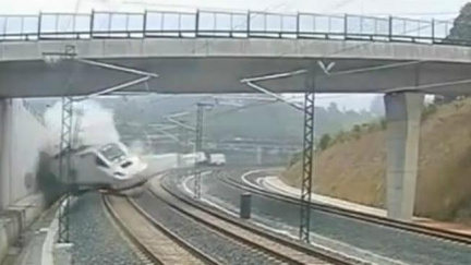 Bezpečnostní kamera zachytila havárii vlaku ve Španělsku