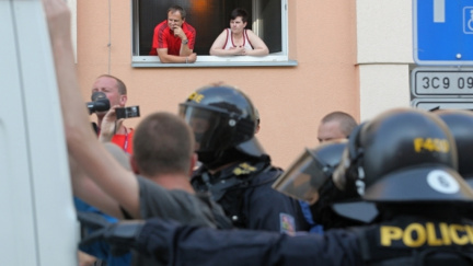 Aktualizováno: Kvůli nepokoji na sídlišti Máj policie zatím obvinila 47 lidí