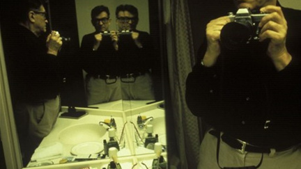 Světoznámý český režisér Vojtěch Jasný se představuje v roli fotografa