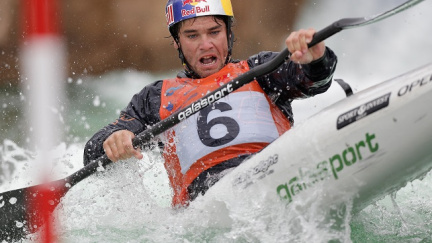 Hradilek léčí rameno a bude se připravovat v Praze