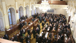 Až 65 procent lidí uvítá ve Sněmovně nové politické strany