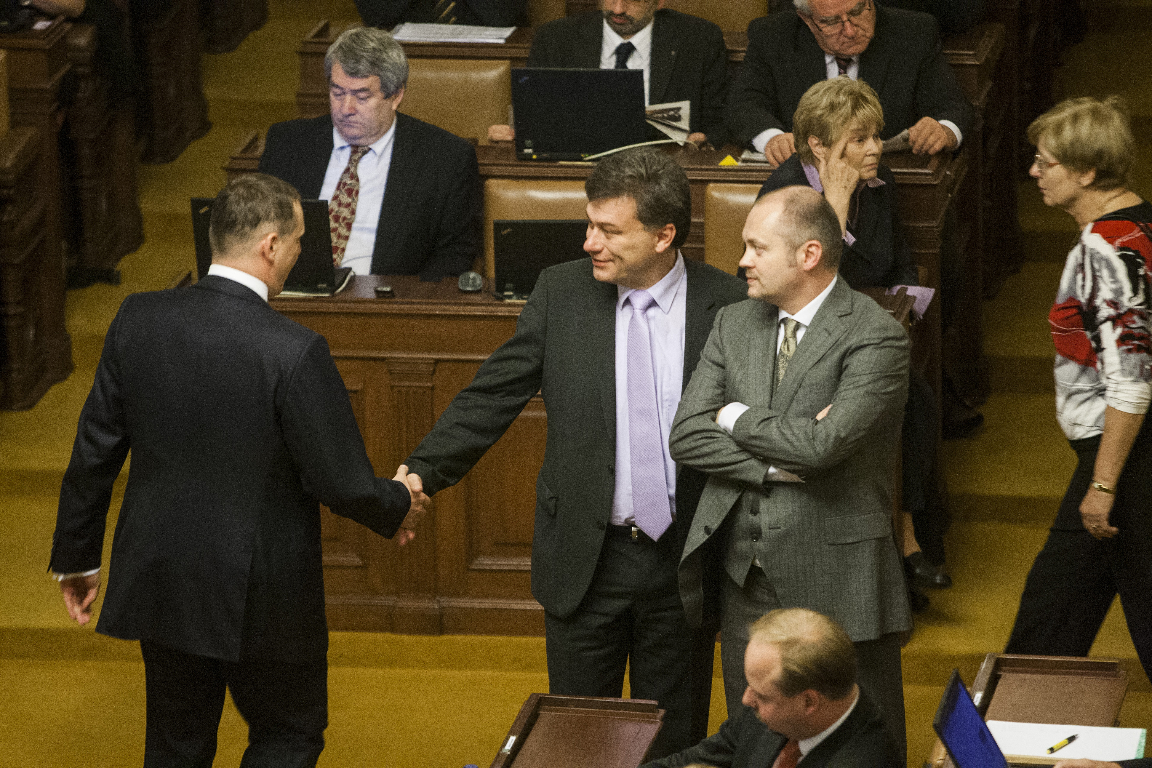Předčasné volby v ČR prý mohou přinést komunistům podíl na moci