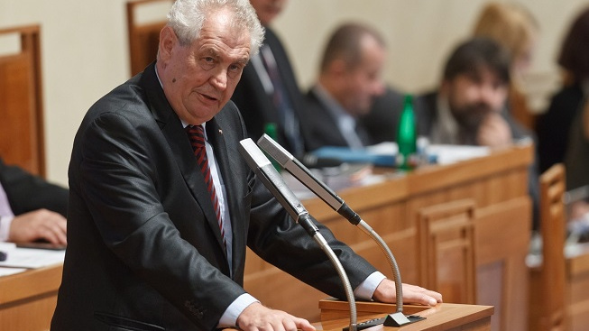 Zeman má nový plán, jak sestřelit šéfa ČSSD
