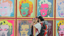 Kontroverzní Andy Warhol v Čechách! Nenechte si ujít jeho nejslavnější dílo