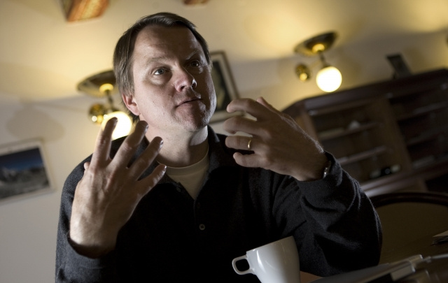 Bursík zakládá novou stranu LES s Hollanem, podporuje je Švejnar